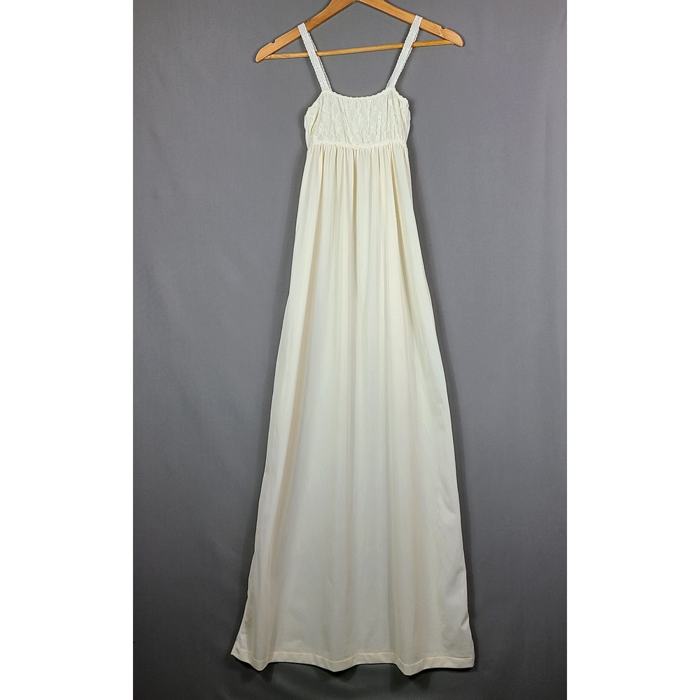 JC Penny Long Cream Slip Babydoll Lace Cottagecore Coquette Soft Romantic Size M